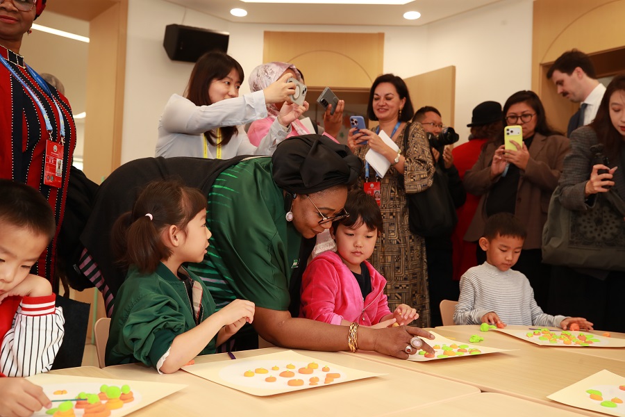 Global Leaders' Meeting on Women: Delegates explore Beijing's community services for women and children Global Leaders' Meeting on Women: Delegates explore Beijing's community services for women and children