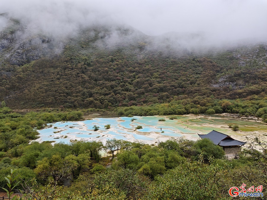Natural palette of Huanglong Scenic Area in SW China's Sichuan Natural palette of Huanglong Scenic Area in SW China's Sichuan