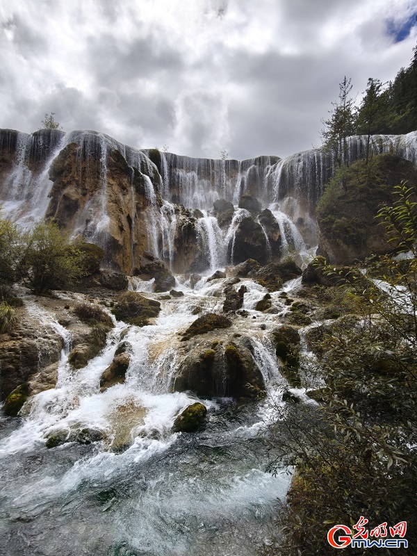 Early autumn scenery of Jiuzhaigou Valley in SW China's Sichuan Early autumn scenery of Jiuzhaigou Valley in SW China's Sichuan