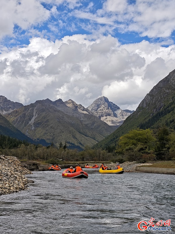 Shuangqiao Valley of SW China's Sichuan glows with autumn hues Shuangqiao Valley of SW China's Sichuan glows with autumn hues