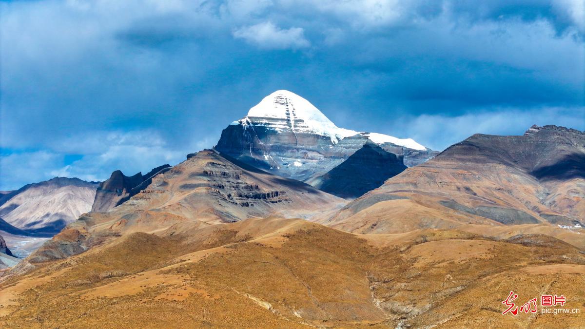 Autumn view of Mount Kangrinboqe Autumn view of Mount Kangrinboqe