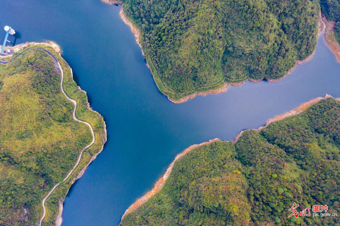Reservoir mirrors autumn hues in Central China's Hunan