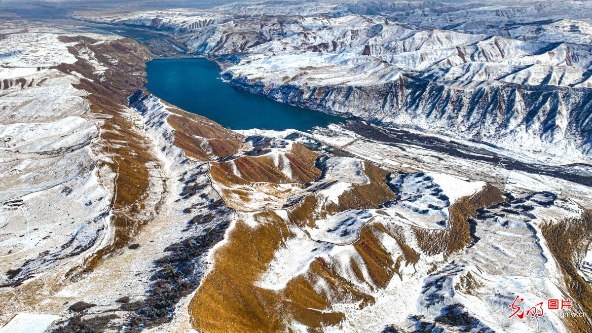 Snow-covered Qilian Mountains reveal majestic winter scenery