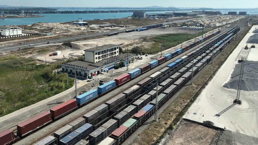 Chinese landmark trade corridor handles over 5 mln TEUs