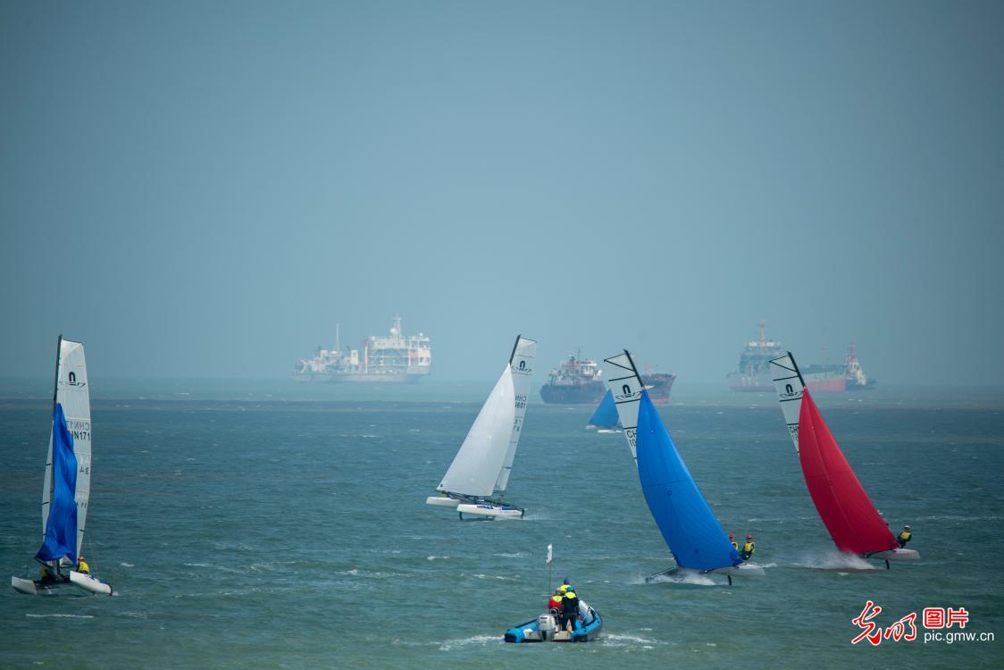 Sailboats add dynamism to S China's Hainan