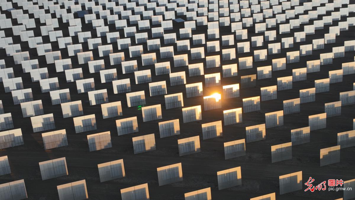 Vast solar complex shines across Gobi Desert in NW China's Gansu