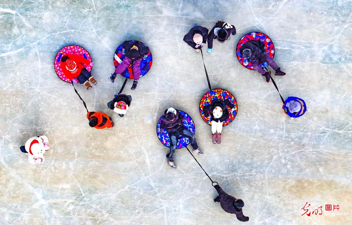 Schoolchildren enjoy winter sports in N China's Inner Mongolia Schoolchildren enjoy winter sports in N China's Inner Mongolia