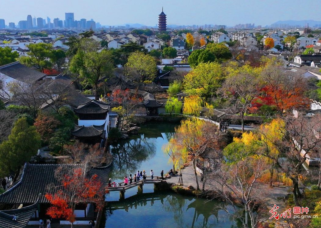 Early-winter palette transforms Suzhou's Humble Administrator's Garden in E China