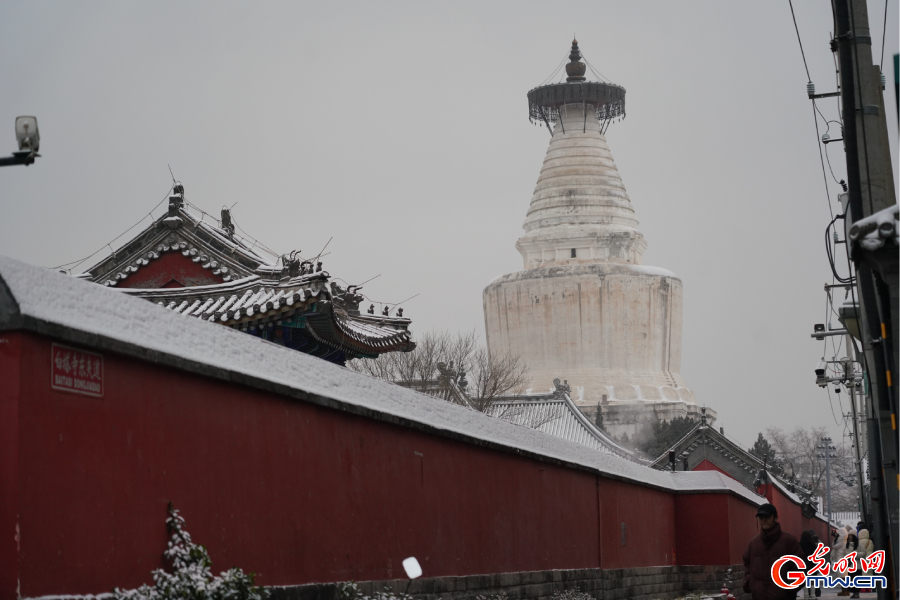 First snowfall of this winter season at centuries-old Miaoying Temple in downtown Beijing First snowfall of this winter season at centuries-old Miaoying Temple in downtown Beijing