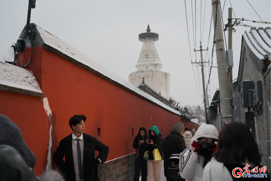 First snowfall of this winter season at centuries-old Miaoying Temple in downtown Beijing First snowfall of this winter season at centuries-old Miaoying Temple in downtown Beijing