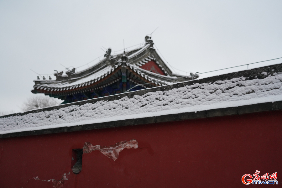 First snowfall of this winter season at centuries-old Miaoying Temple in downtown Beijing First snowfall of this winter season at centuries-old Miaoying Temple in downtown Beijing