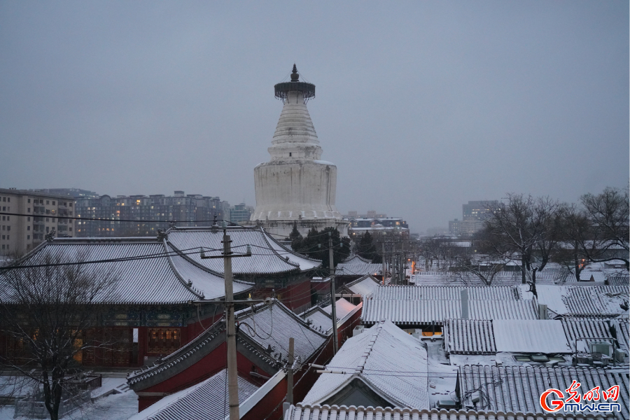 First snowfall of this winter season at centuries-old Miaoying Temple in downtown Beijing First snowfall of this winter season at centuries-old Miaoying Temple in downtown Beijing