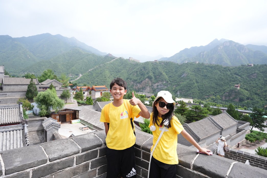 2025 China Soong Ching Ling Foundation Junior Cultural Ambassadors Scale the Great Wall