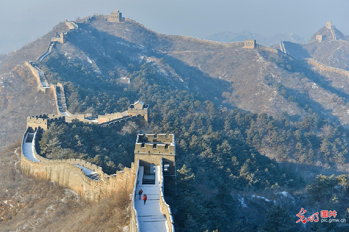 In pics: Snow blankets Great Wall in N China's Hebei