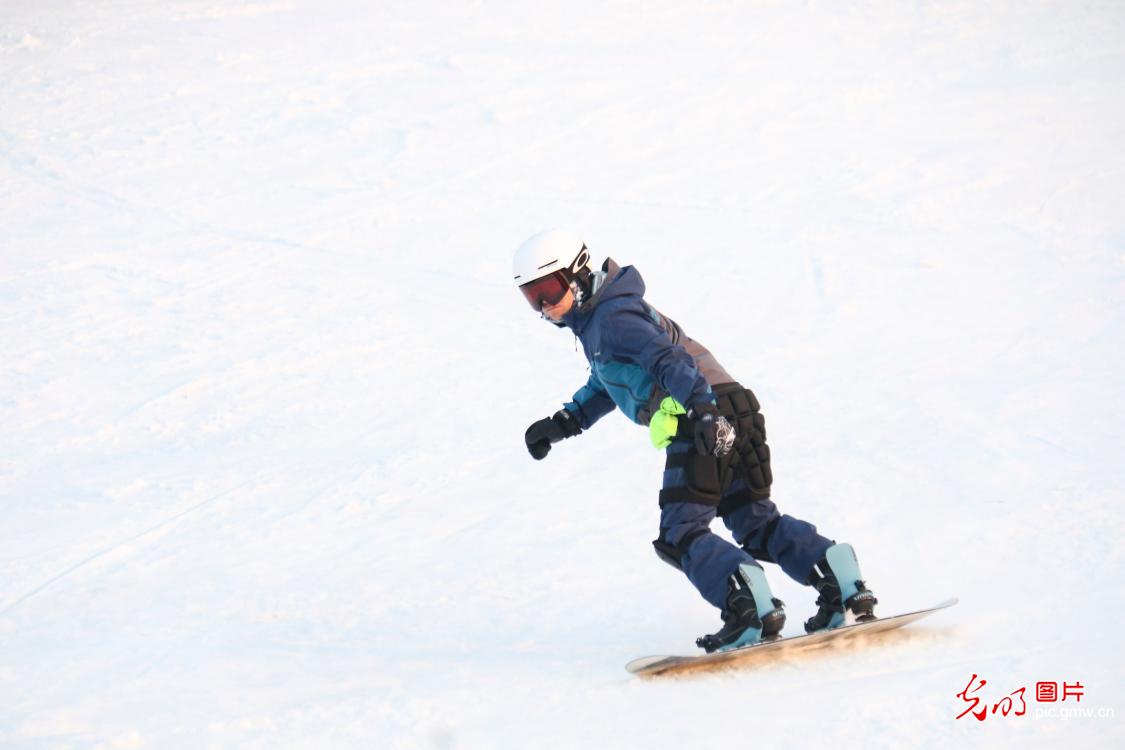 Winter sports ignite enthusiasm across China as snow season kicks off