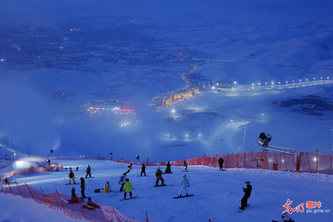 Winter sports ignite enthusiasm across China as snow season kicks off