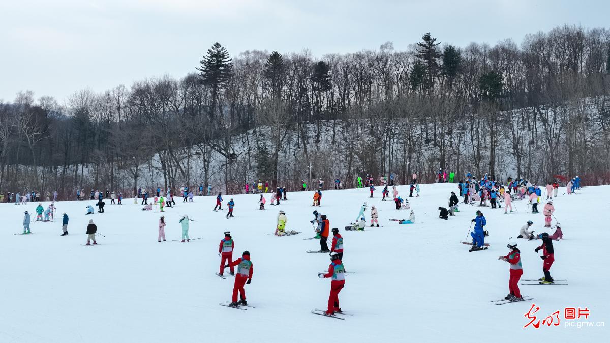 Winter sports ignite enthusiasm across China as snow season kicks off