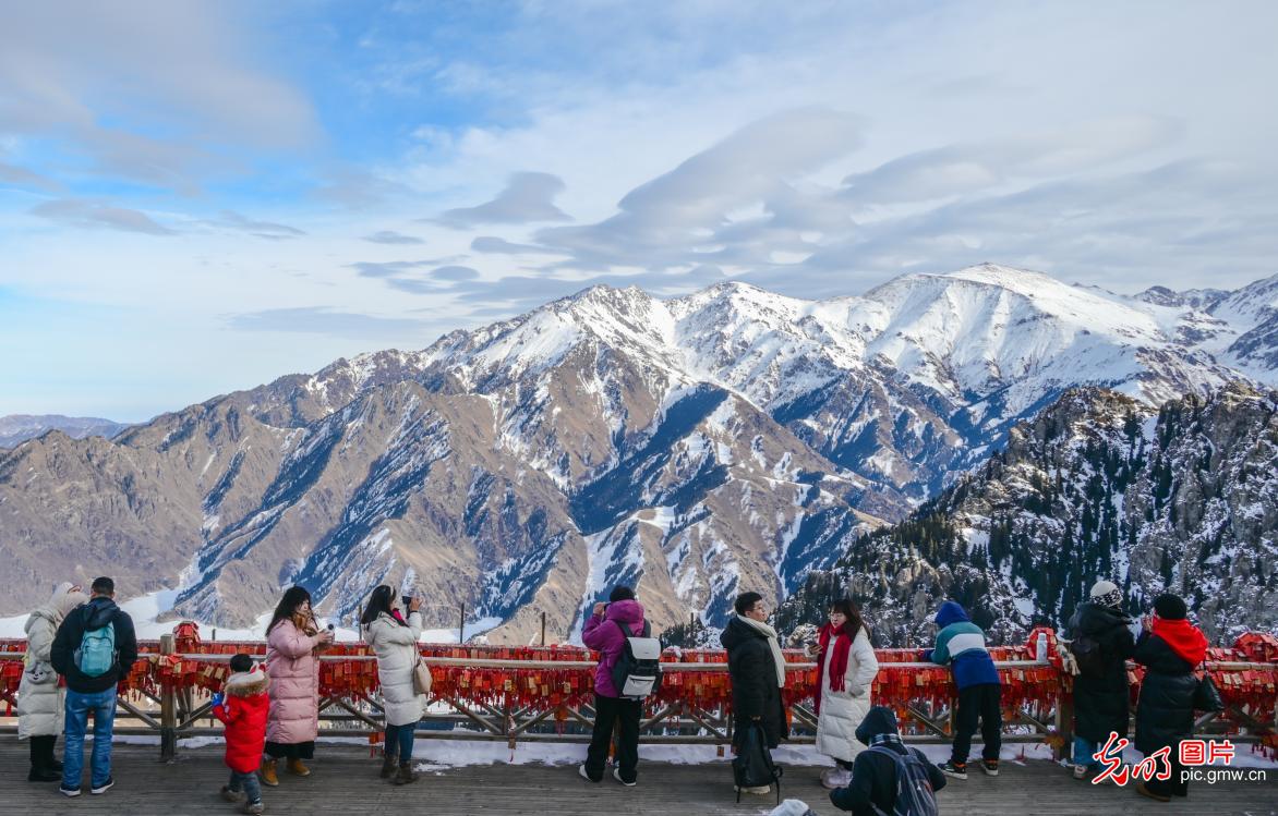 Winter scenery draws tourists in NW&nbsp;China's&nbsp;Xinjiang
