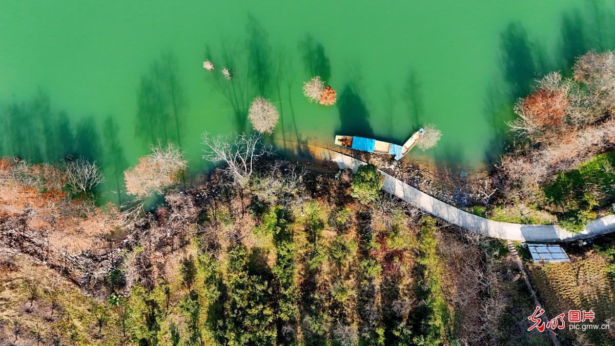 Picturesque winter scenery along Hanjiang River
