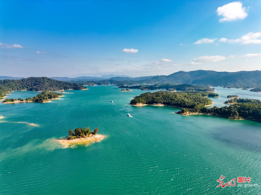 Wanlyu Lake shines amid lush scenery in S China's Guangdong