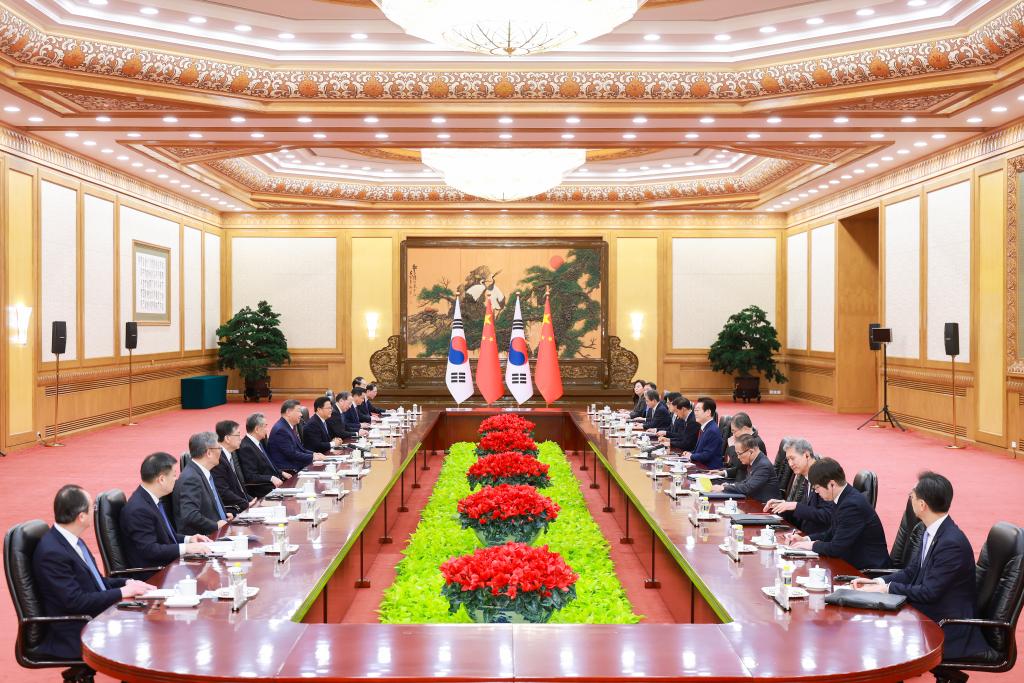 Xi holds talks with ROK President Lee Jae Myung