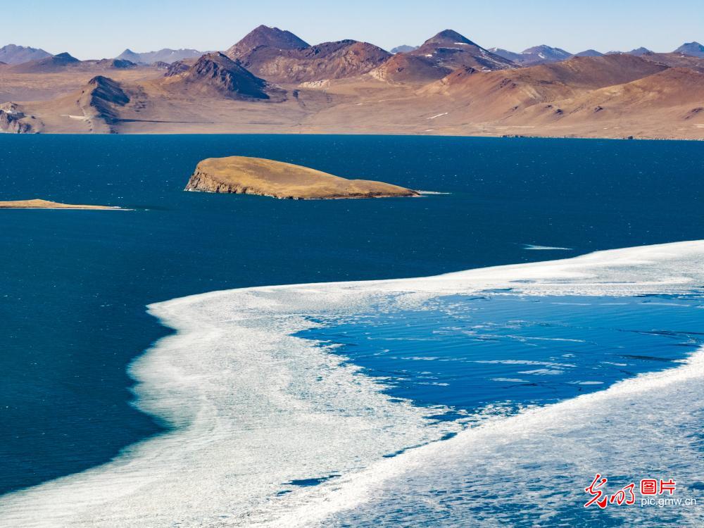 Snowy plateau scenery in SW China's Xizang