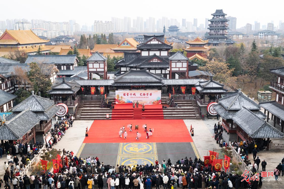 Festive traditions spark strong start for China's cultural tourism in new year