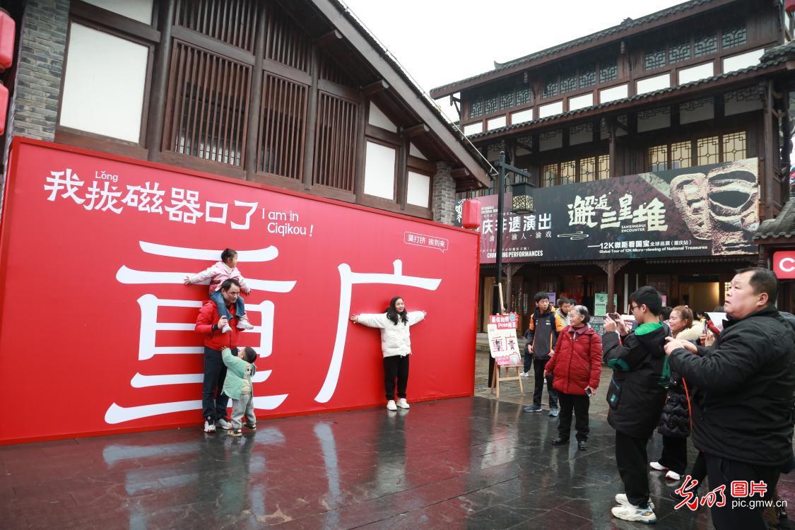 Festive traditions spark strong start for China's cultural tourism in new year
