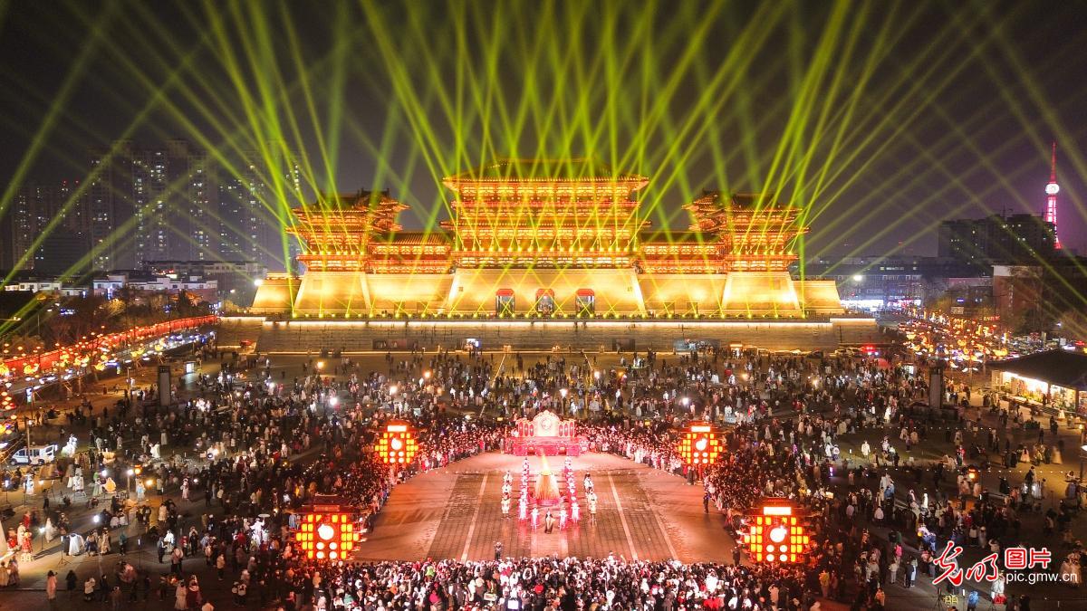 Festive traditions spark strong start for China's cultural tourism in new year