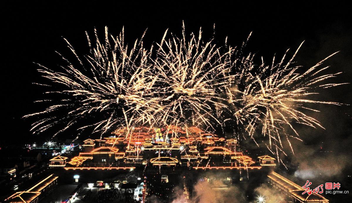 Festive traditions spark strong start for China's cultural tourism in new year