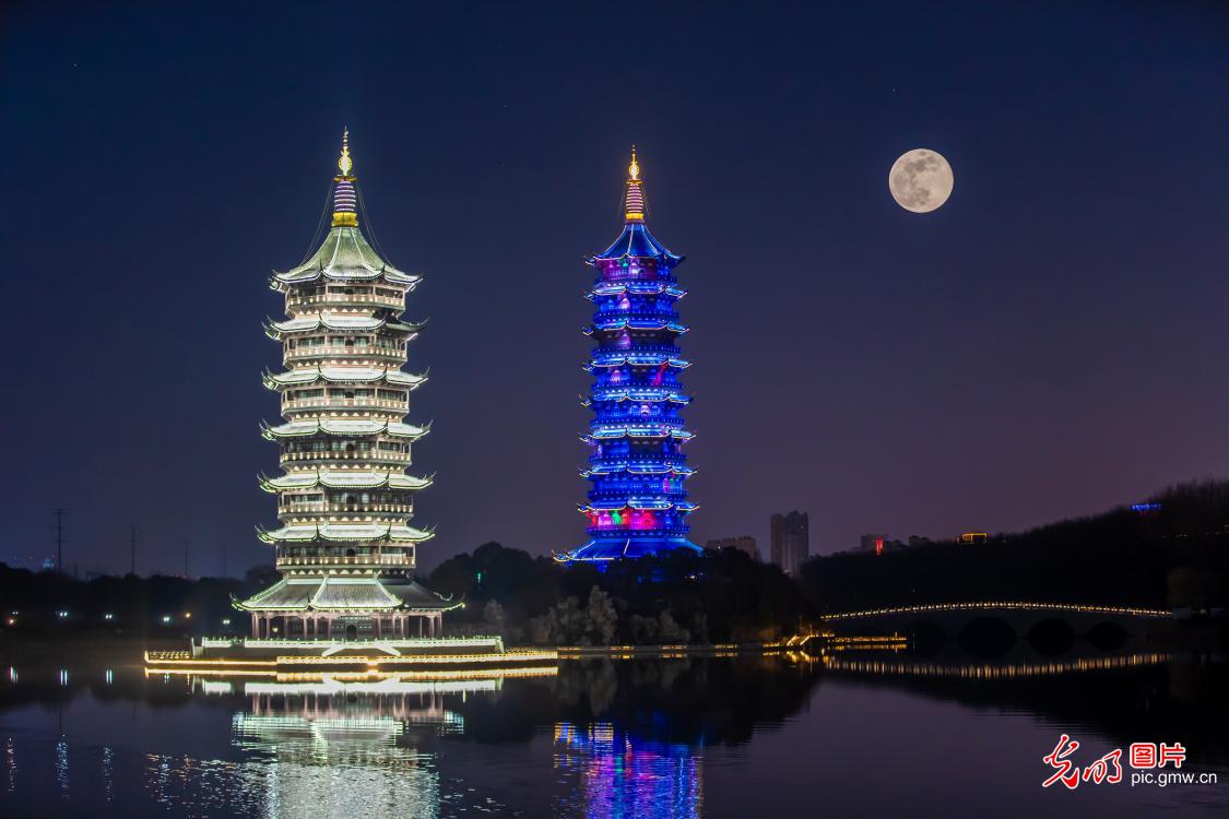 Supermoon lights up sky across China