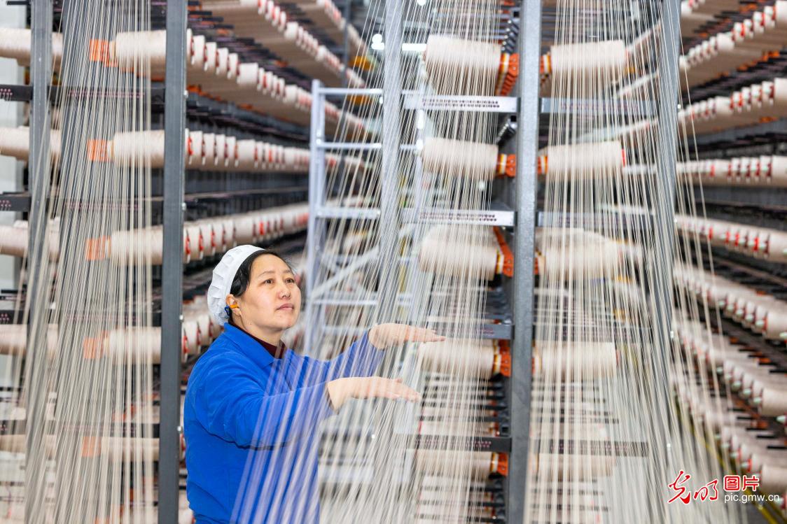 Factories nationwide shift into high gear on first workday of 2026