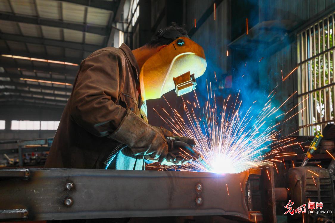 Factories nationwide shift into high gear on first workday of 2026