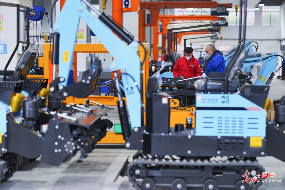 Factories nationwide shift into high gear on first workday of 2026