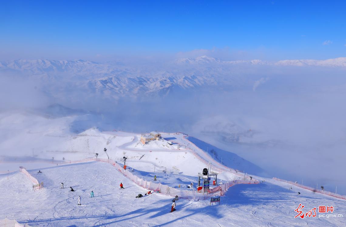 Sea of clouds enchants Jiangjunshan International Ski Resort in Altay