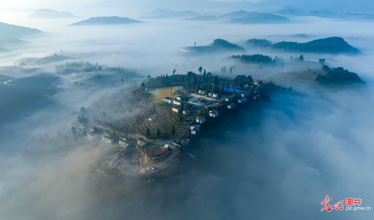 Winter sea of clouds veils SW China's Guizhou