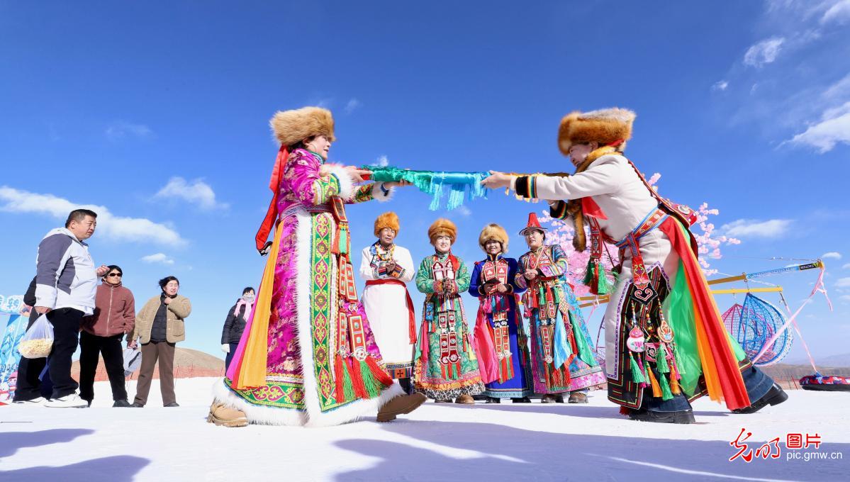 Ice and snow tourism booms in NW China's Gansu