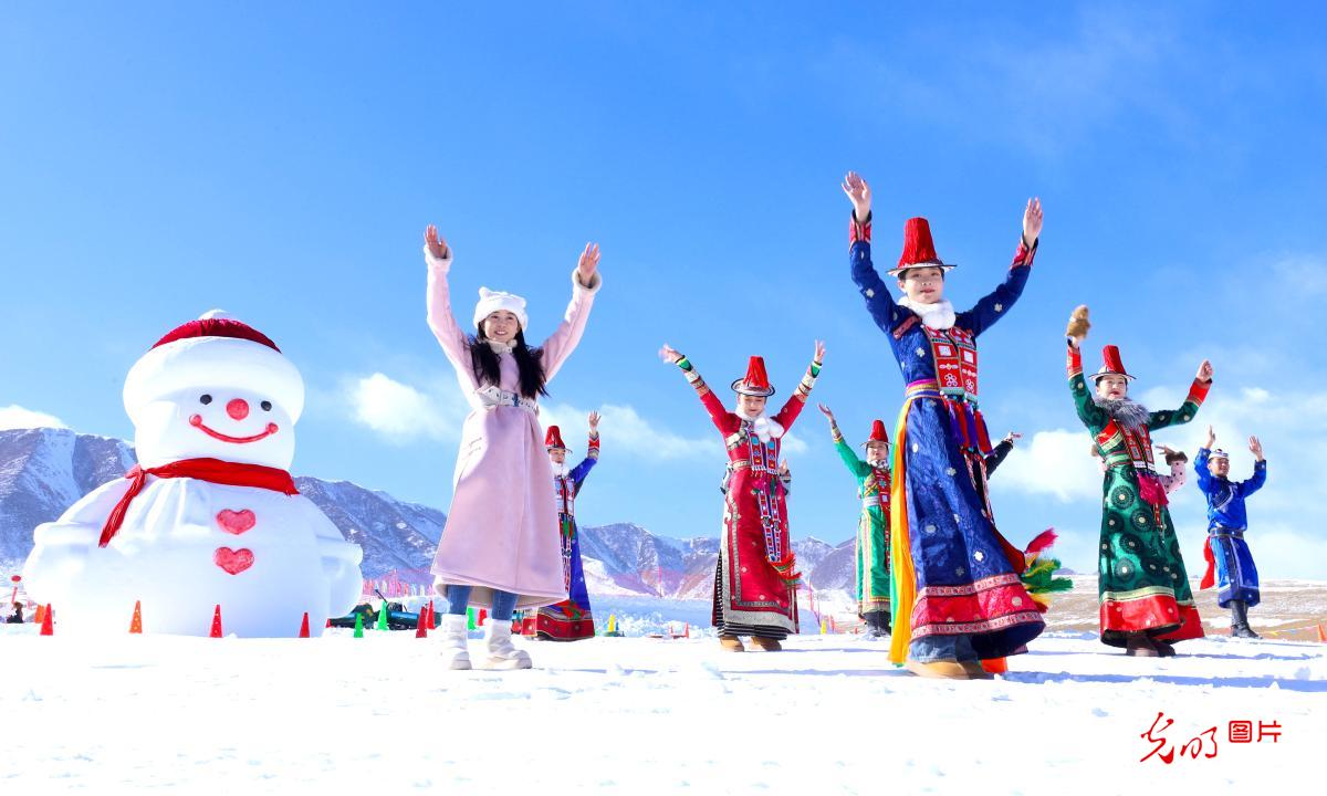 Ice and snow tourism booms in NW China's Gansu
