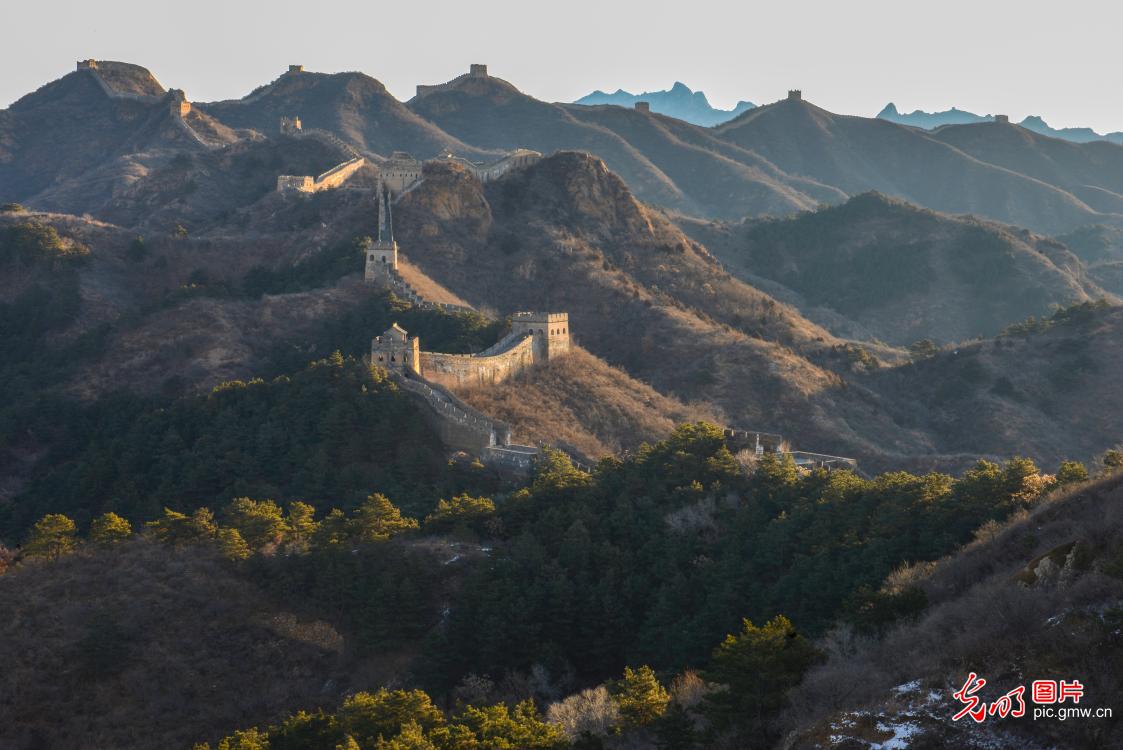 Morning light paints Jinshanling Great Wall in N China's Hebei