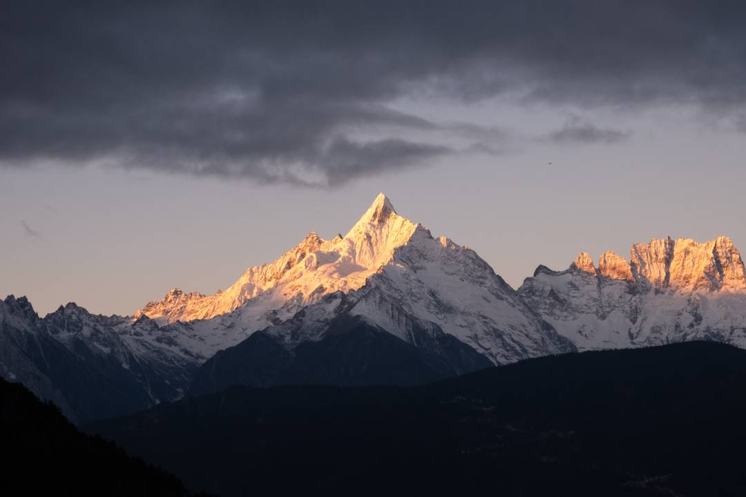 In pics: Meili Snow Mountain in changing light from dawn to dusk