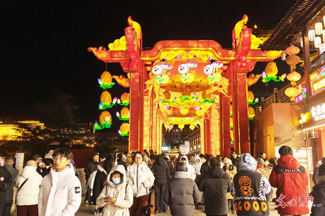 40th Qinhuai Lantern Festival illuminates Nanjing
