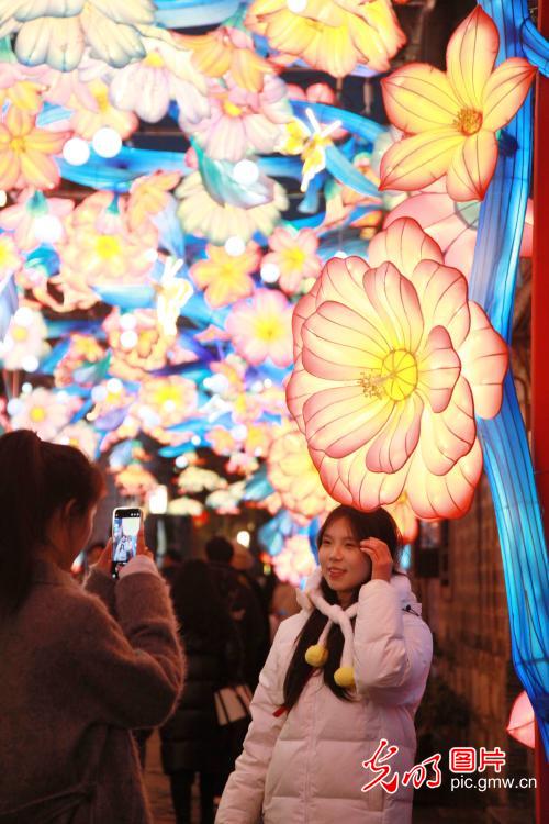 40th Qinhuai Lantern Festival illuminates Nanjing
