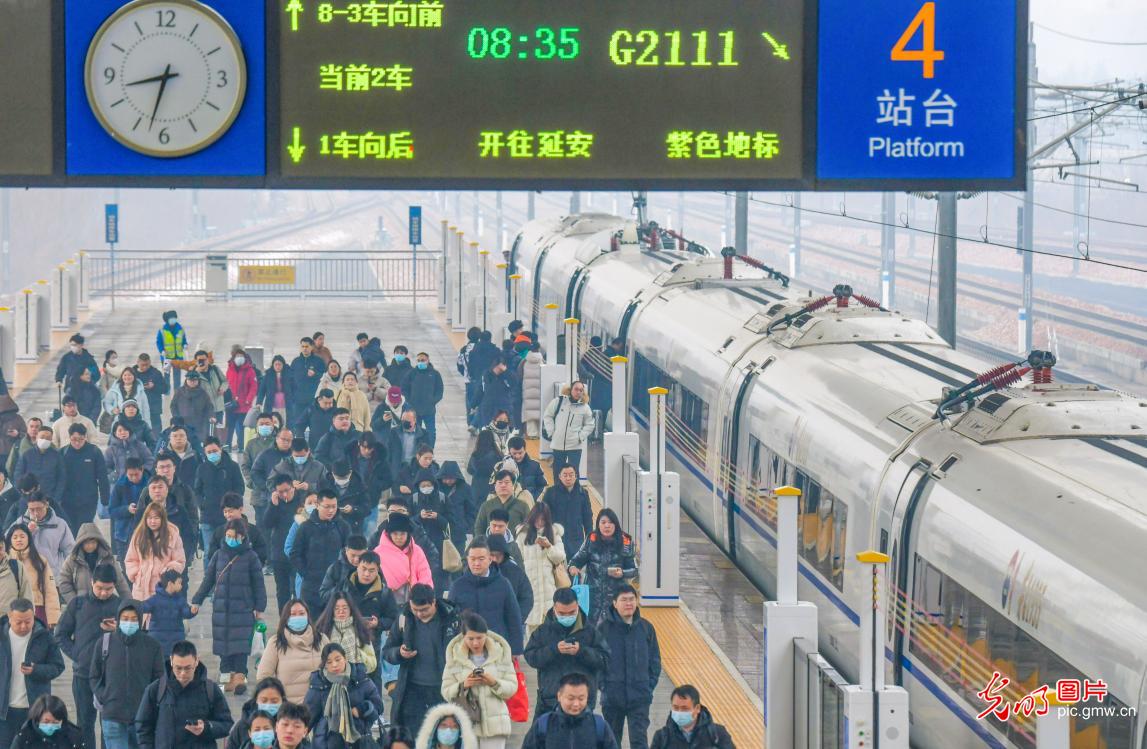 High-speed rail links Yan'an to Beijing for the first time
