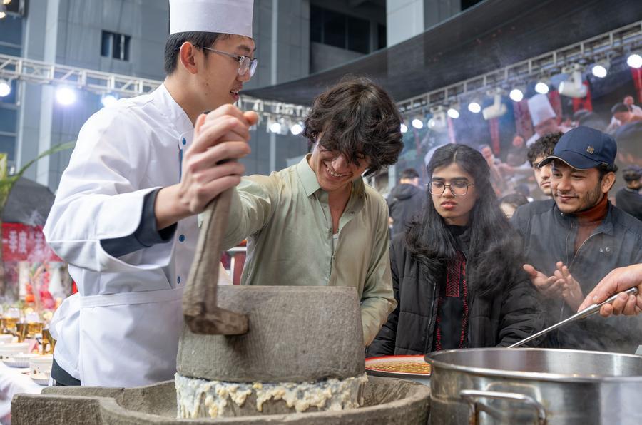 Foreign students embrace festive vibe in SW China's Chongqing