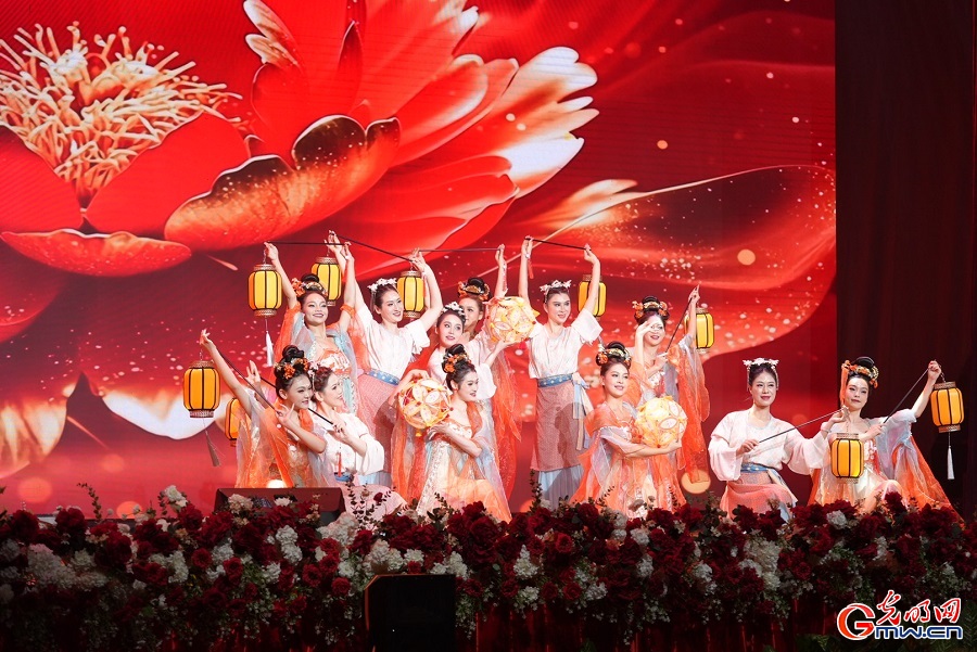 Spring Festival cultural gala&nbsp;marks China-Laos Friendship Year in Vientiane