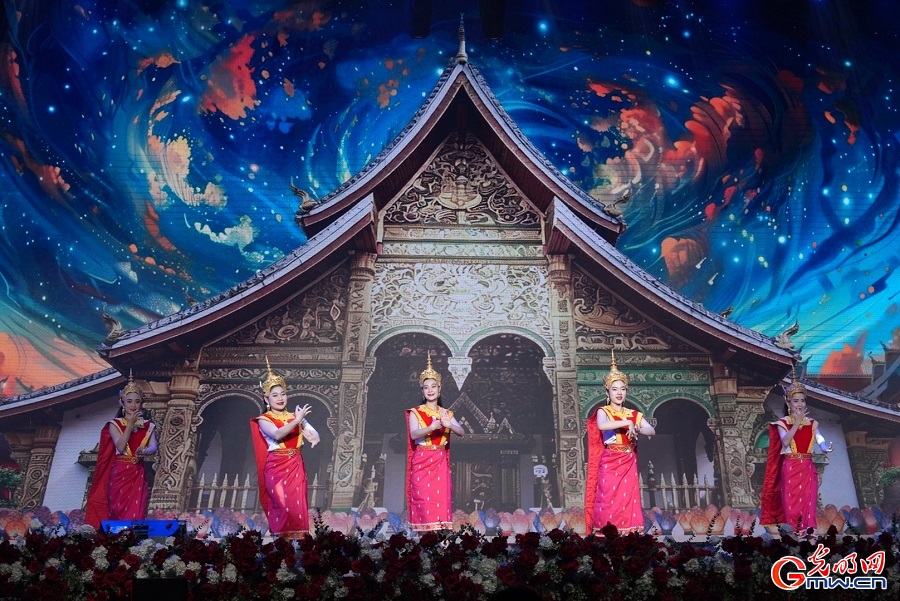 Spring Festival cultural gala&nbsp;marks China-Laos Friendship Year in Vientiane