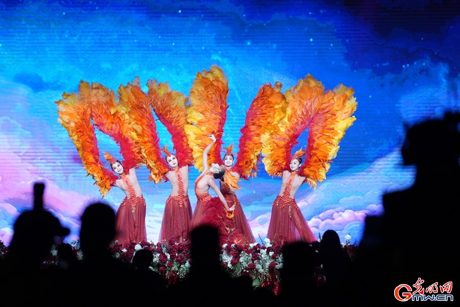 Spring Festival cultural gala&nbsp;marks China-Laos Friendship Year in Vientiane