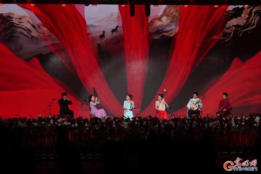 Spring Festival cultural gala&nbsp;marks China-Laos Friendship Year in Vientiane