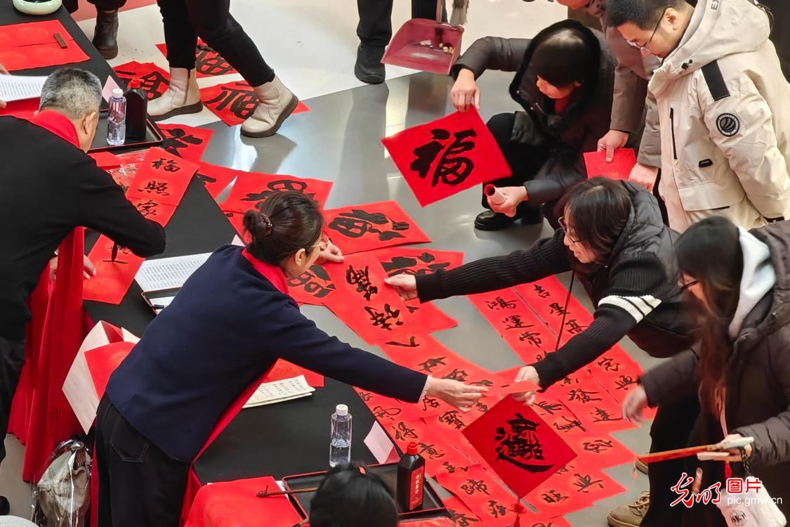 China embraces a joyful Spring Festival with traditions old and new China embraces a joyful Spring Festival with traditions old and new
