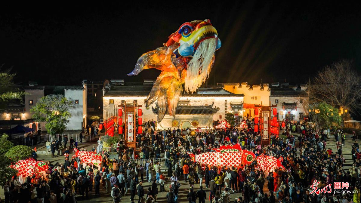 Ancient village fish lantern parade staged in E China's Anhui